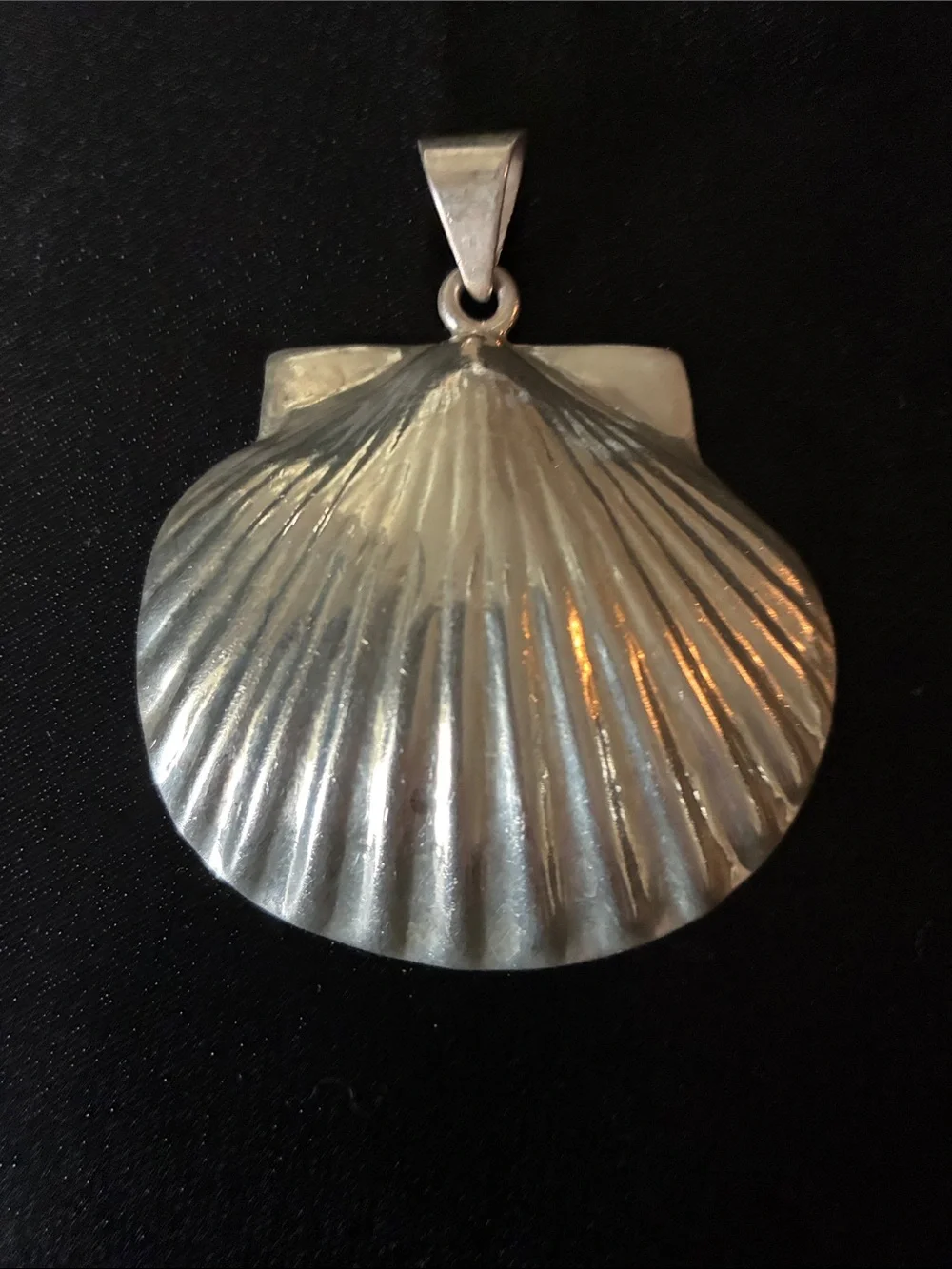 Sterling Silver Shell Pendant Necklace - Silver Scallop Design - Picture 1 of 2